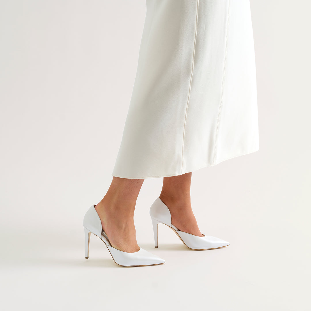 BIANCA PEARLISED WHITE PUMP BUTTERFLY BOW