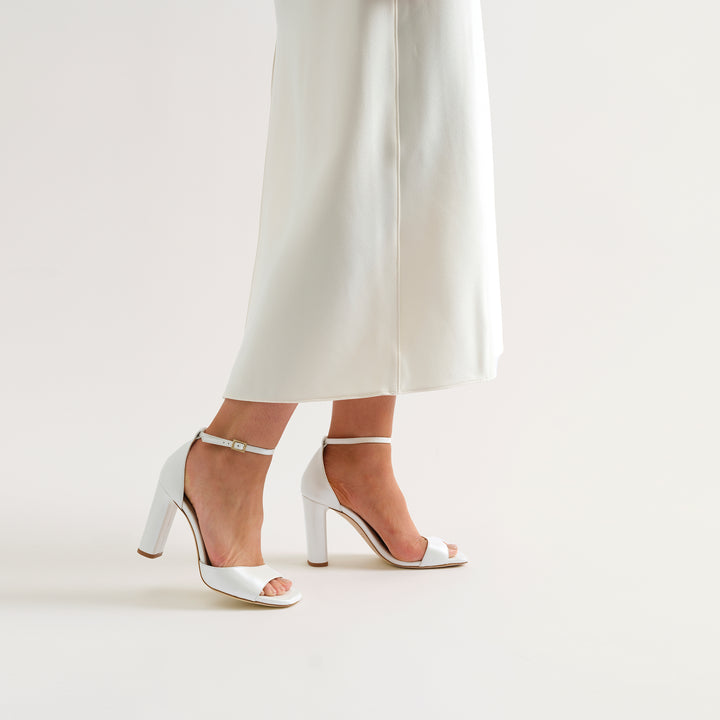 TATIANA PEARLISED WHITE SANDAL BUTTERFLY BOWS